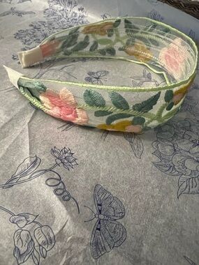 Embroidered Floral Headband in Light Green and Pink